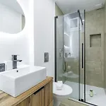 아파트 Large & Confort 2 Bdr Renovated 니스