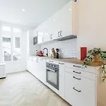 Large & Confort 2 Bdr Renovated 아파트 *