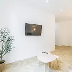 Large & Confort 2 Bdr Renovated 아파트 니스