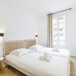 Large & Confort 2 Bdr Renovated 아파트