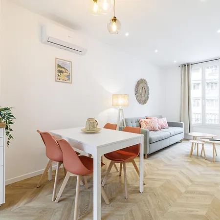 Large & Confort 2 Bdr Renovated Lejlighed