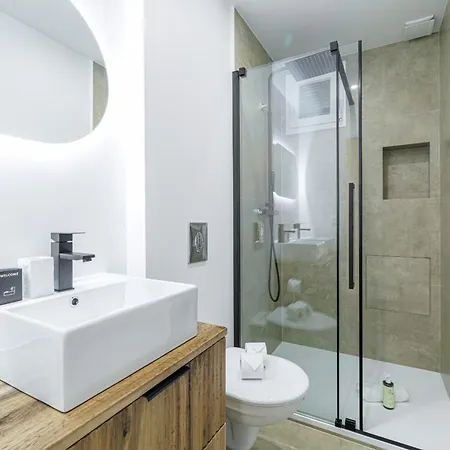 Lägenhet Large & Confort 2 Bdr Renovated Nice