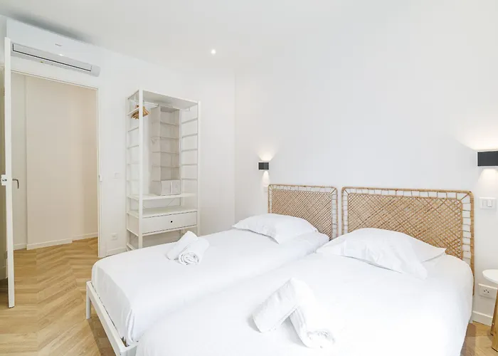 Large & Confort 2 Bdr Renovated Apartmán Nice