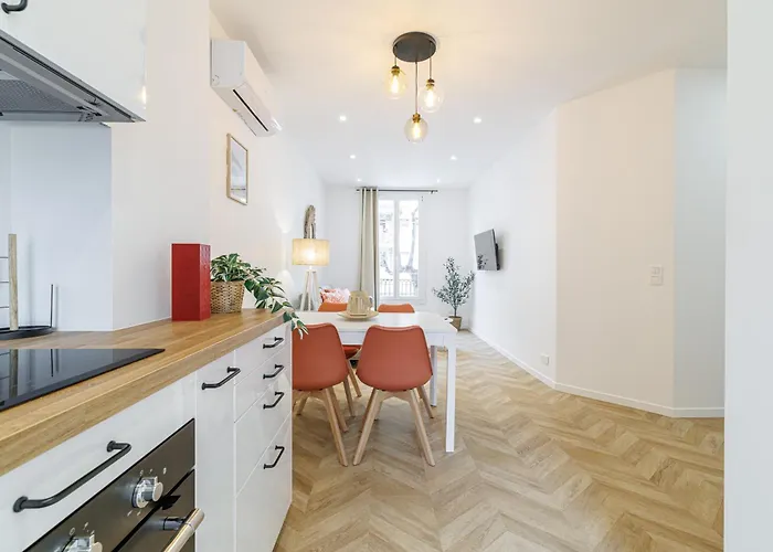 Large & Confort 2 Bdr Renovated Nice