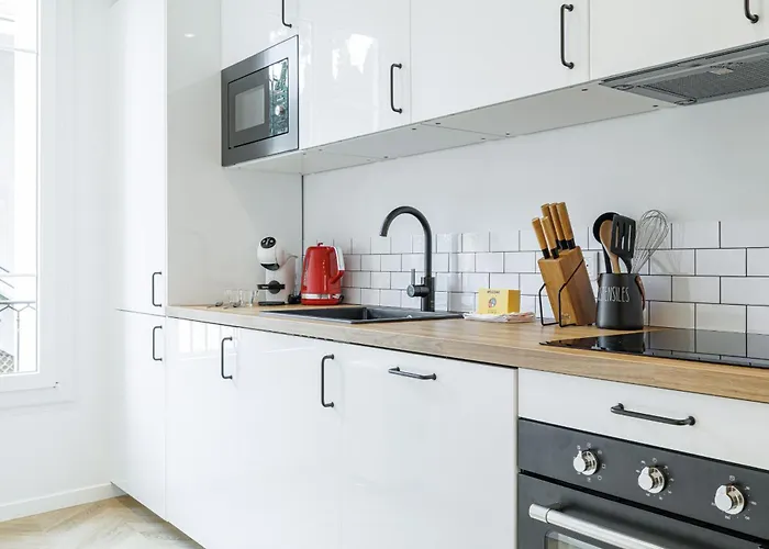 Large & Confort 2 Bdr Renovated Nice