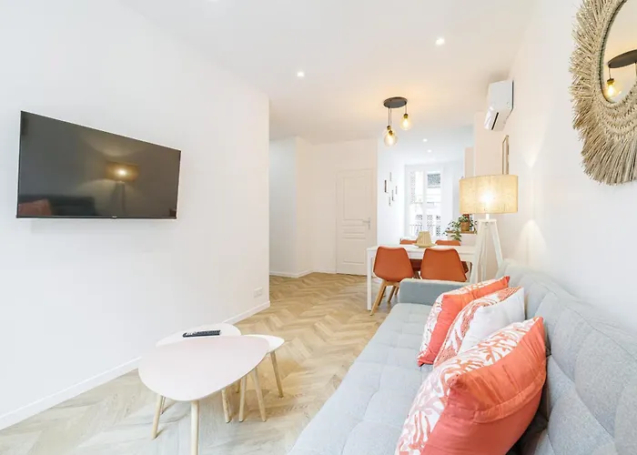 Large & Confort 2 Bdr Renovated Nice
