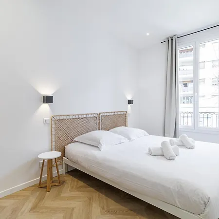 Large & Confort 2 Bdr Renovated Appartement *